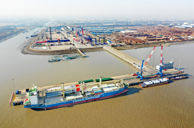 太仓润禾码头再创高效作业新篇 长江下游唯一重载码头的集装箱租赁服务优势